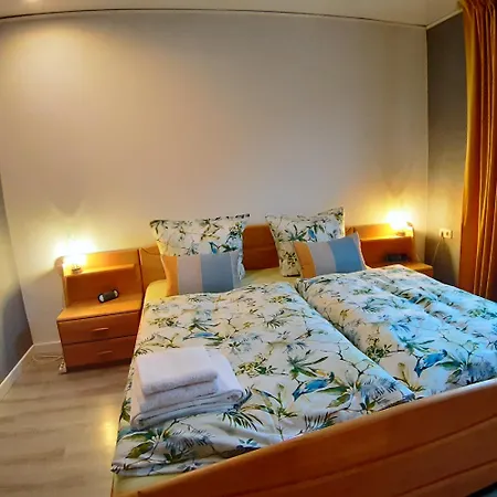 3 Am Hoevelhofer Stadtwald * Hovelhof